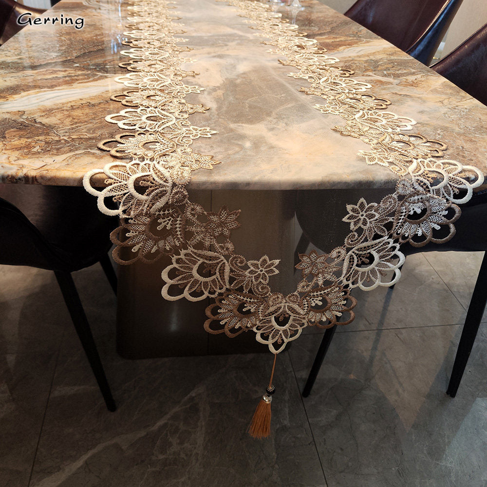 Flowerva  Vintage American-Style Lace Table Runner
