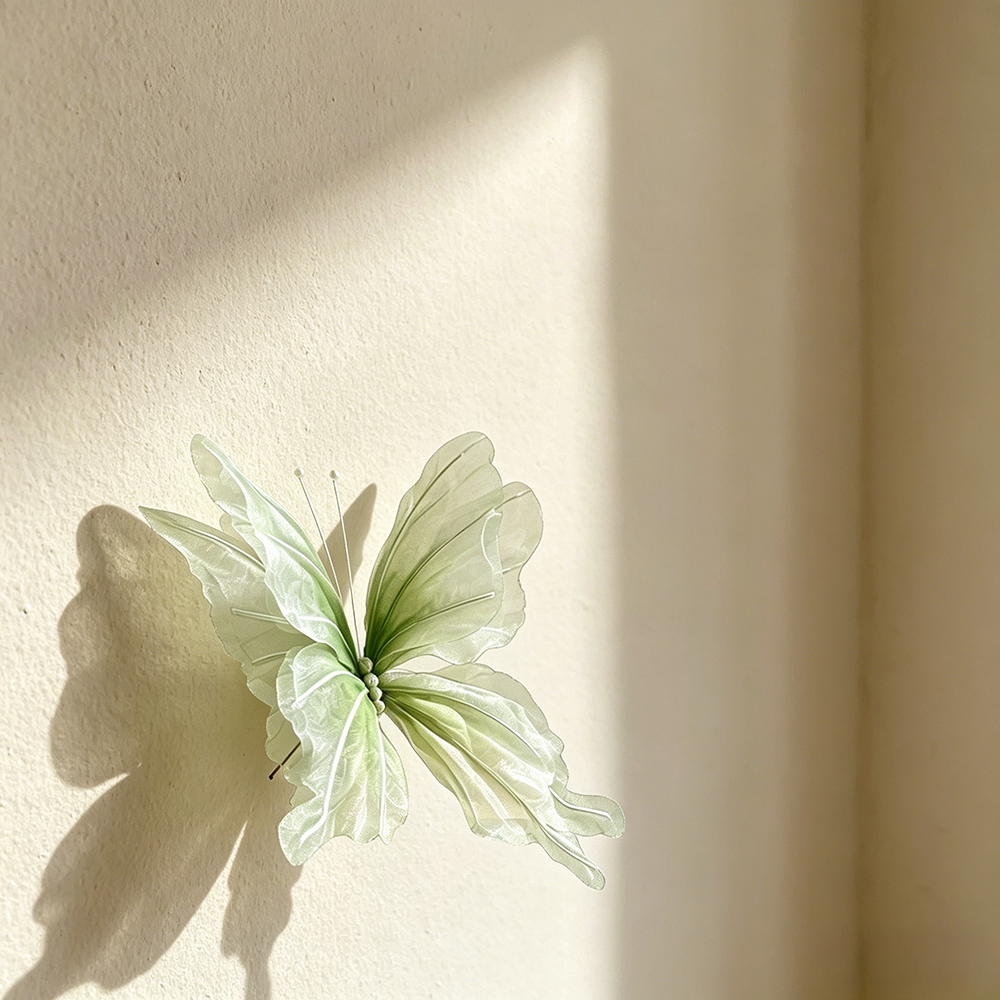 Flowerva Delicate Green Drift Art Accent