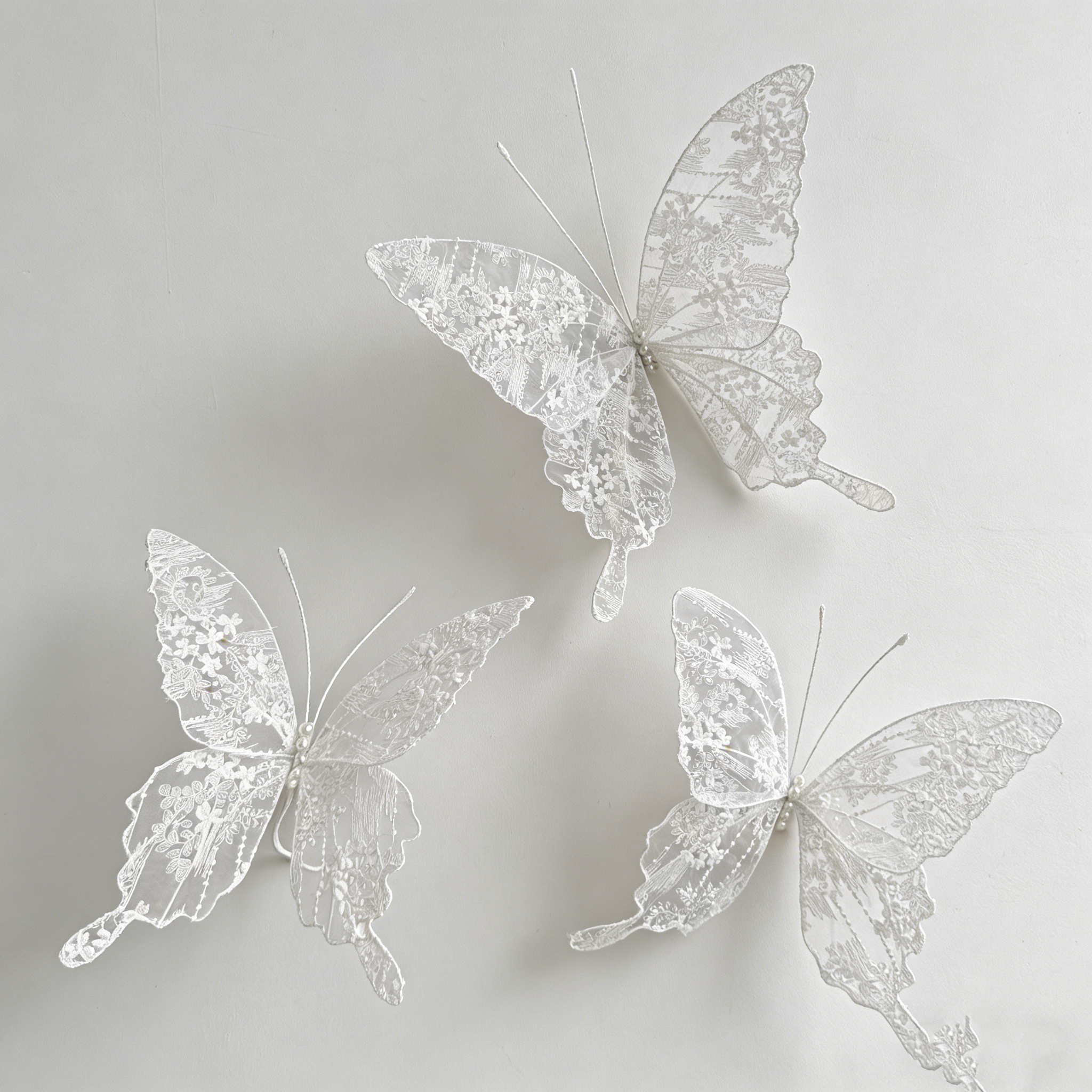 Flowerva Velvet Wing Lace Art Accent