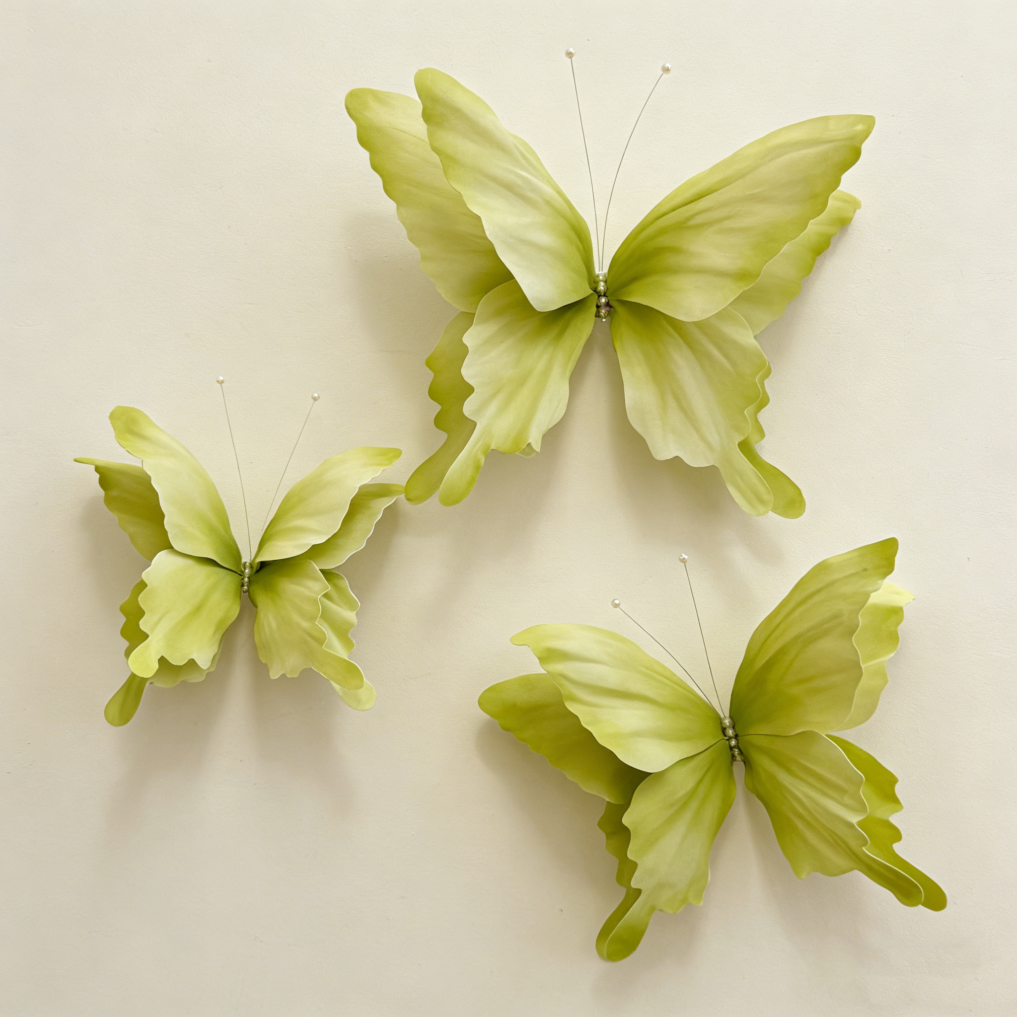 Flowerva Ethereal Flutter Art Accent
